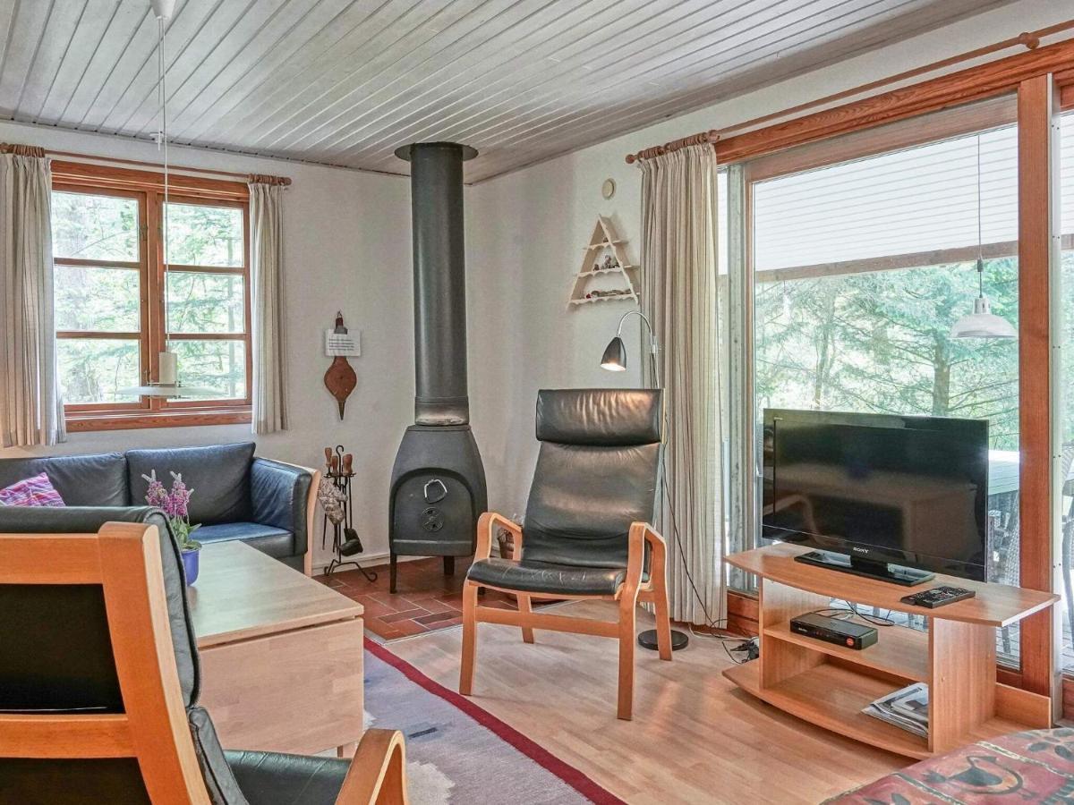 Three-Bedroom Holiday Home In Ronne 4 Exteriör bild