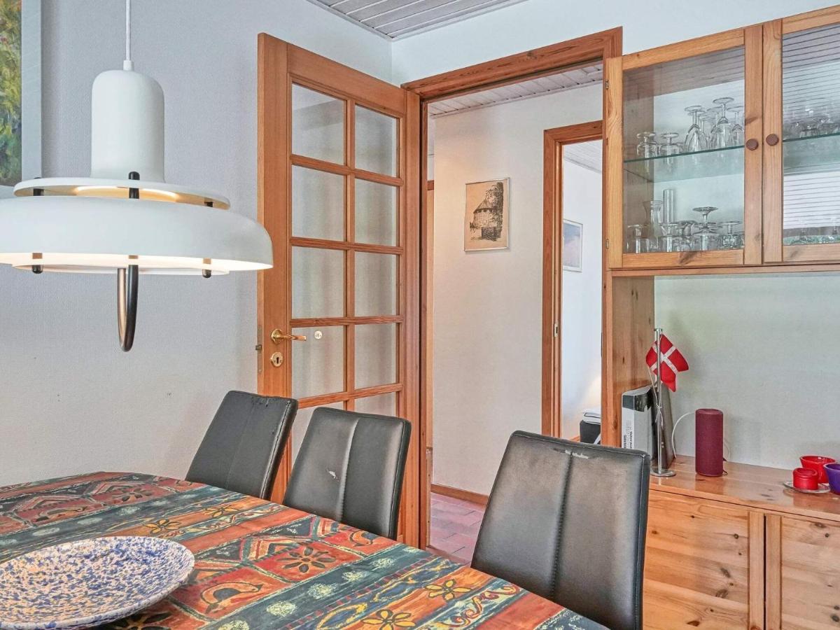 Three-Bedroom Holiday Home In Ronne 4 Exteriör bild
