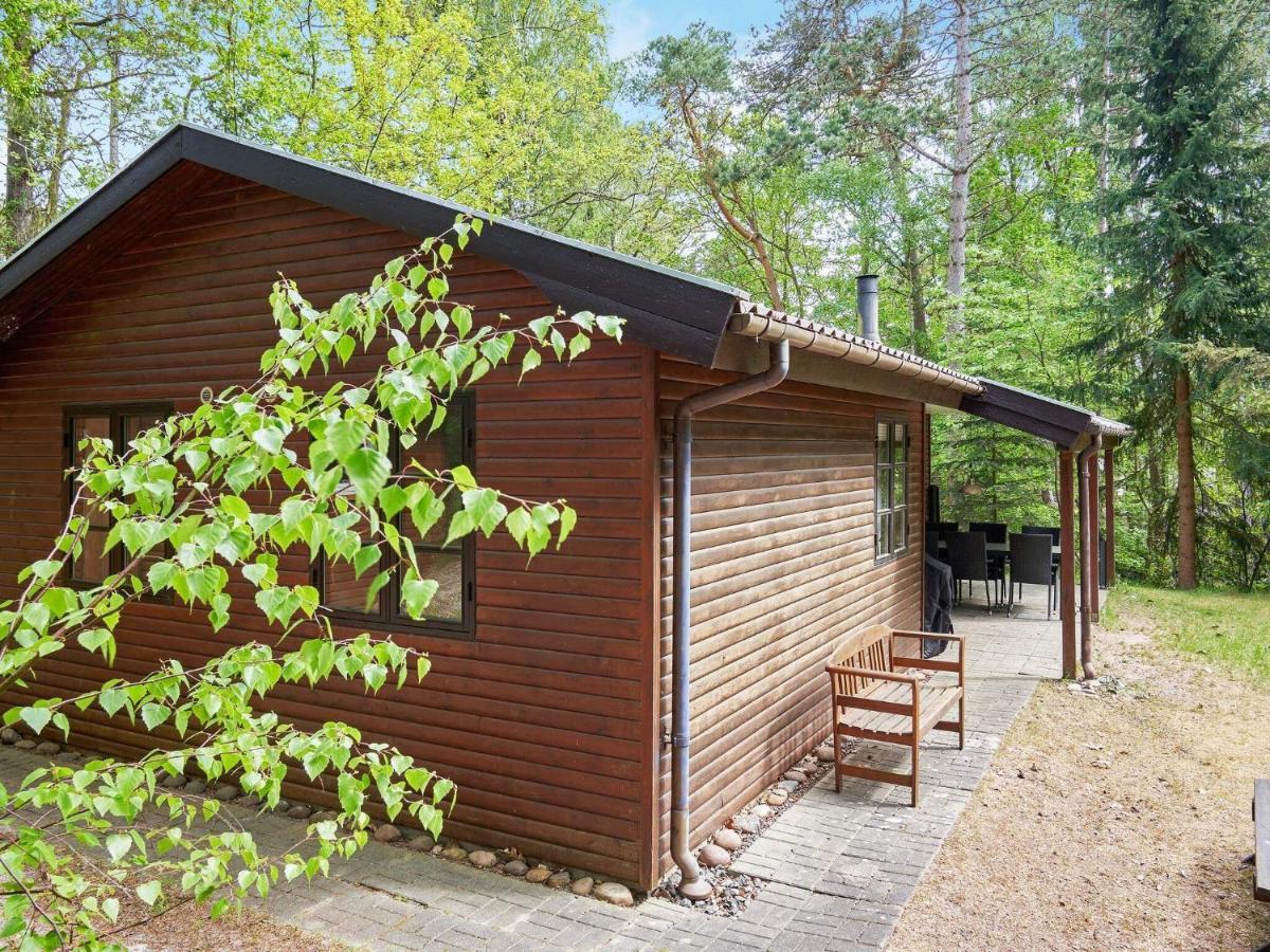 Three-Bedroom Holiday Home In Ronne 4 Exteriör bild