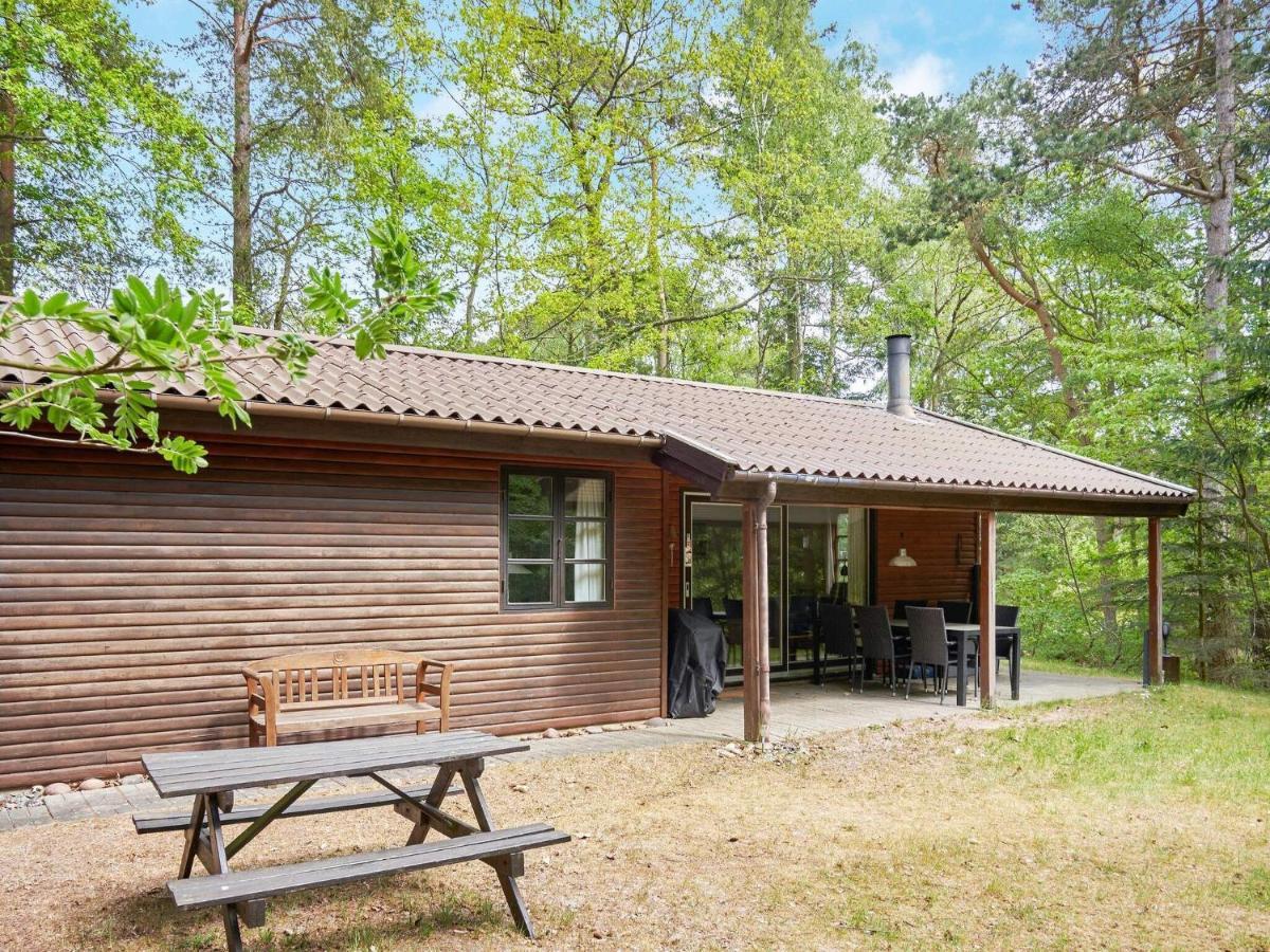 Three-Bedroom Holiday Home In Ronne 4 Exteriör bild