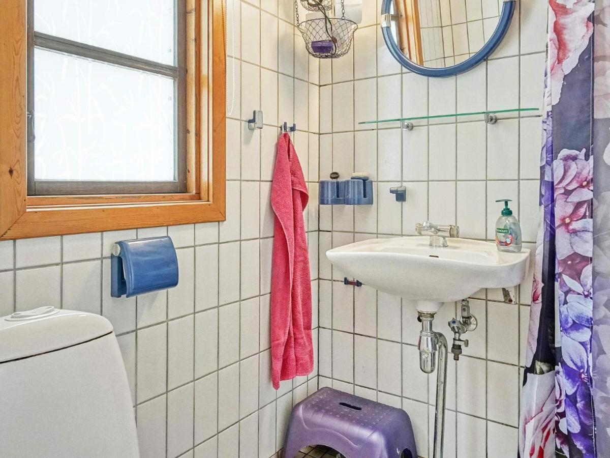 Three-Bedroom Holiday Home In Ronne 4 Exteriör bild