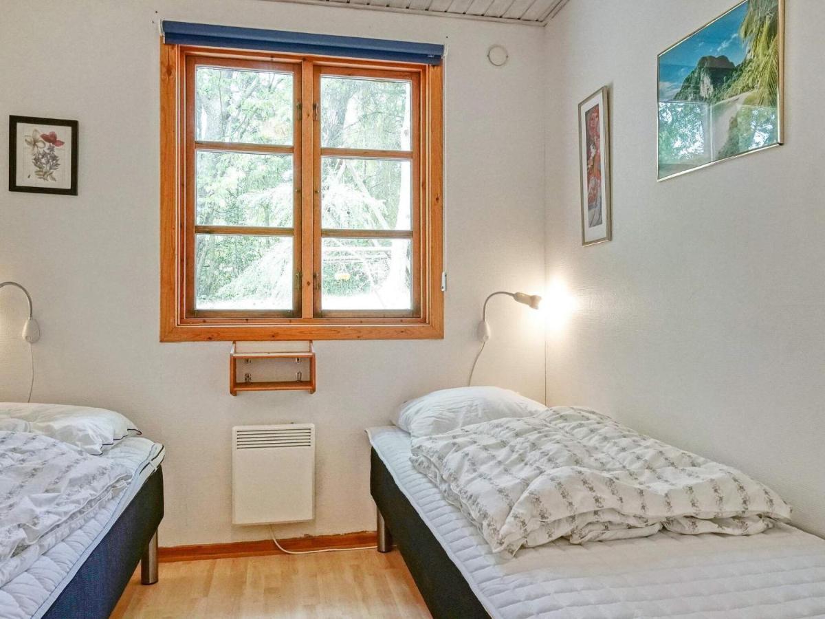 Three-Bedroom Holiday Home In Ronne 4 Exteriör bild