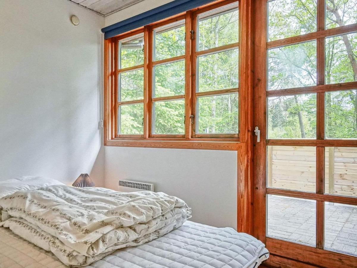 Three-Bedroom Holiday Home In Ronne 4 Exteriör bild
